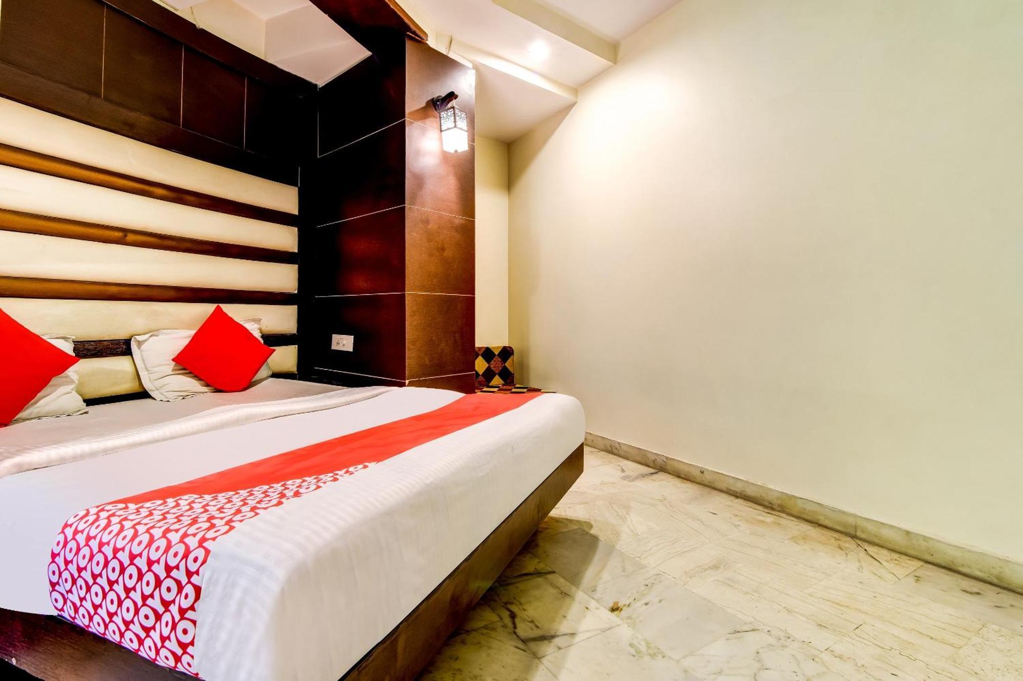 Spot Inn Hostel New Delhi Eksteriør bilde