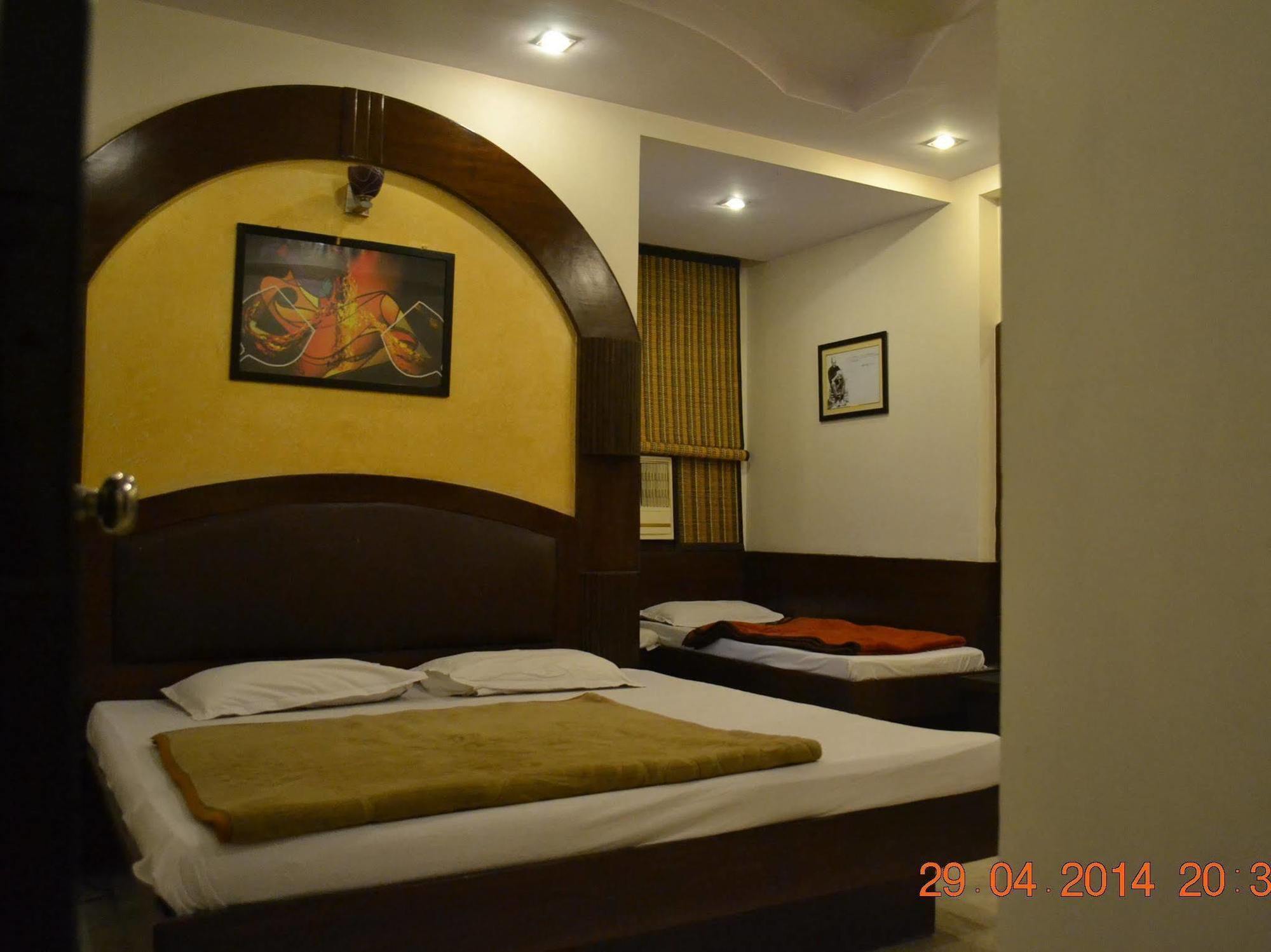 Spot Inn Hostel New Delhi Eksteriør bilde